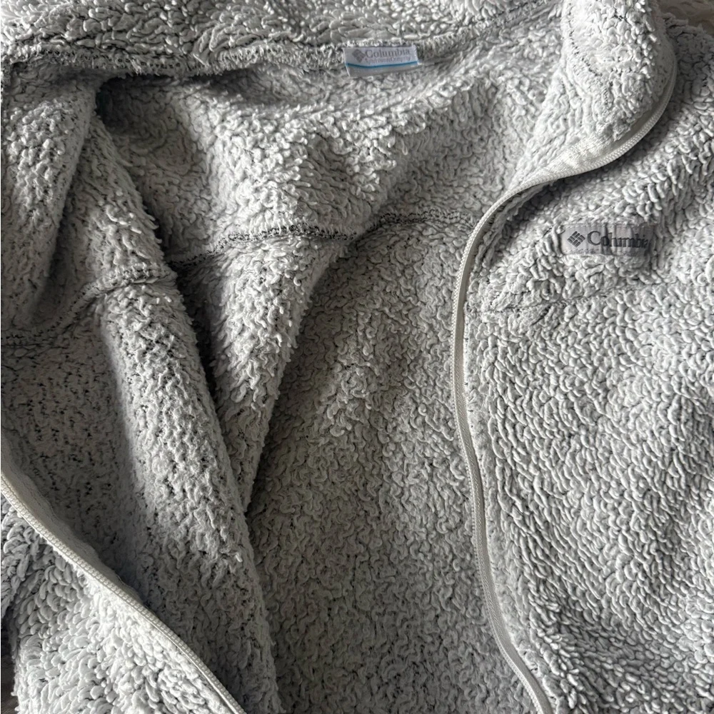 Columbia Women's Light Gray Teddy Jacket